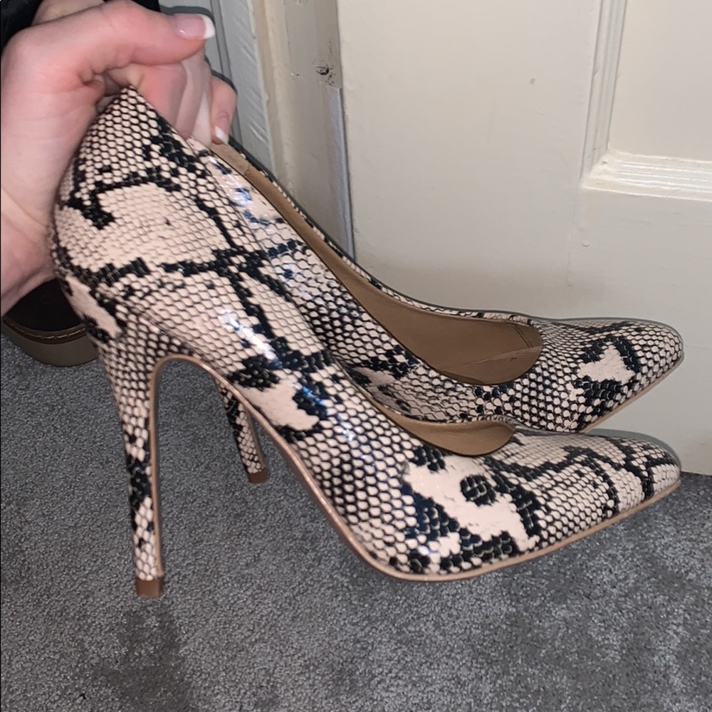 River berry snakeskin heels
